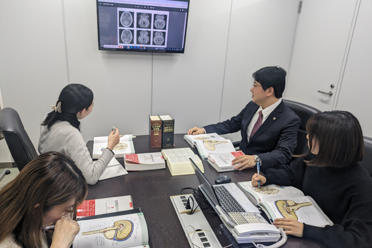 定例 医学勉強会の様子